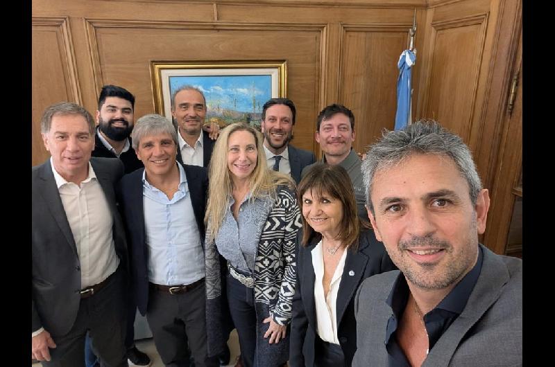 Karina Milei como mediadora de una mesa poliacutetica que debate internamente y el rol de Javier Milei