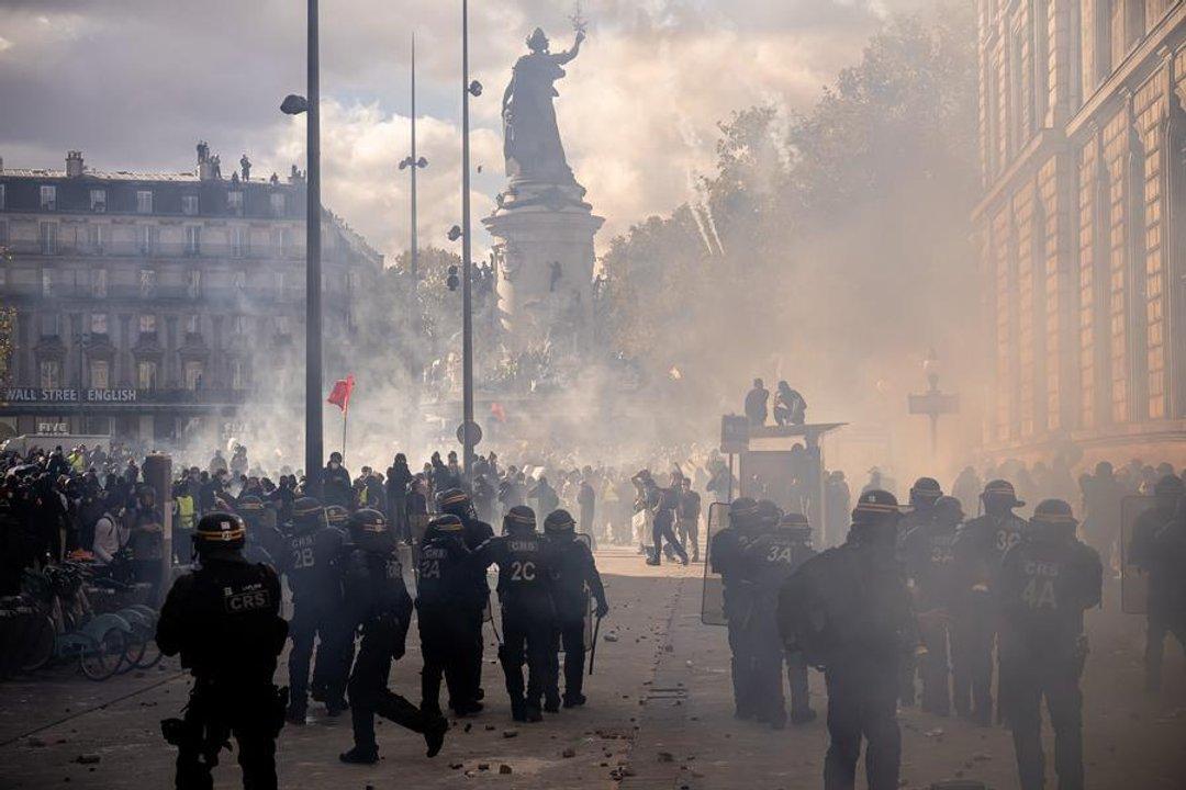 Francia limita las manifestaciones en los proacuteximos diacuteas