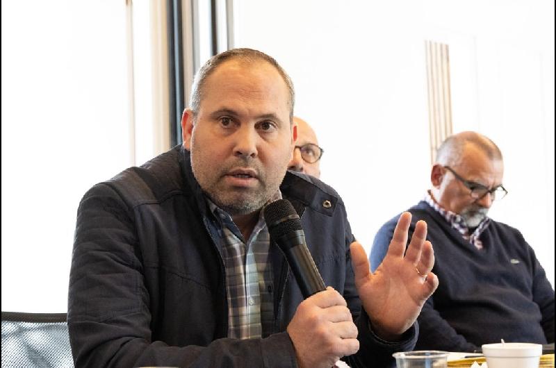 El sindicato de conductores navales advirtioacute sobre la desregulacioacuten del cabotaje- ldquoDejaraacute sin trabajo a los argentinosrdquo