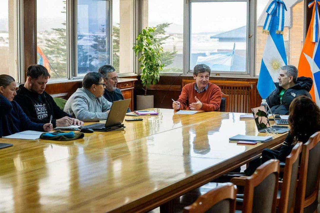 Tierra del Fuego- docentes reclamaron 31 millones frente a sueldos iniciales de 13 millones