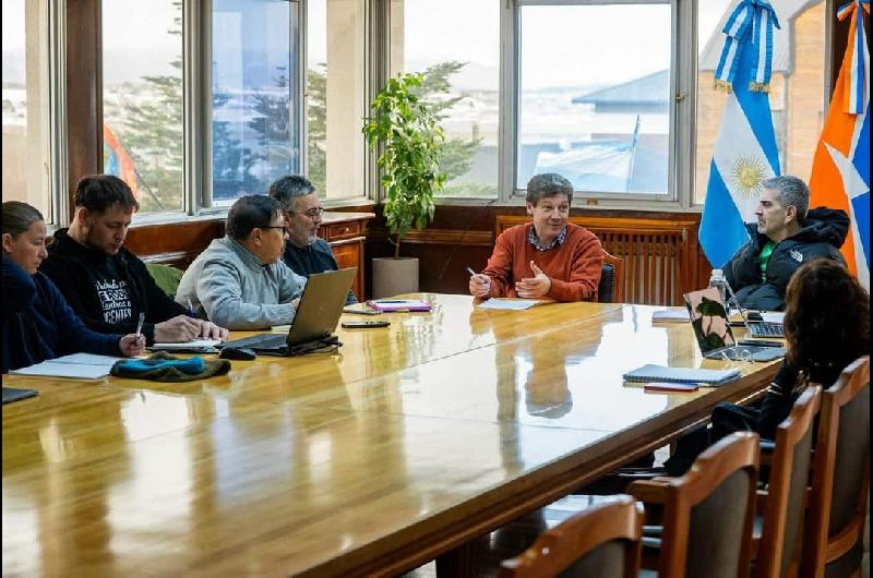 Tierra del Fuego- docentes reclamaron 31 millones frente a sueldos iniciales de 13 millones