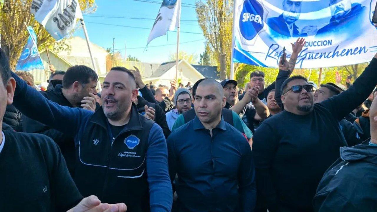 Santa Cruz- petroleros marcharon contra la proacuterroga de la emergencia que impulsa Vidal