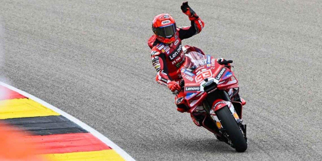 Marc Maacuterquez se impuso en la carrera sprint de Australia y es el nuevo liacuteder del campeonato de MotoGP