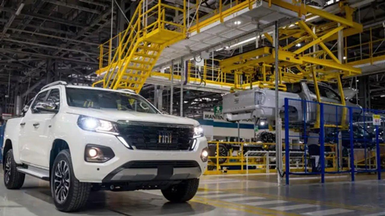 Stellantis frena la produccioacuten de sus pick-ups en Coacuterdoba por una fuerte caiacuteda en la demanda