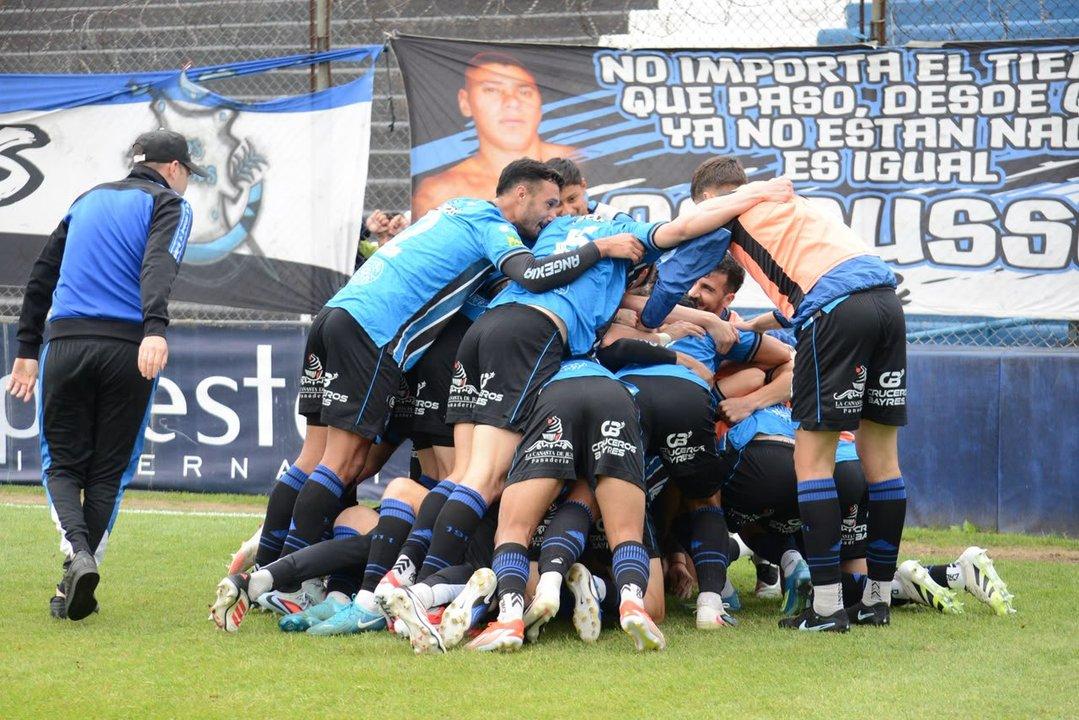 Primera Nacional- Tristaacuten Suaacuterez tropezoacute contra Almagro y le dio vida a Temperley en la Zona B