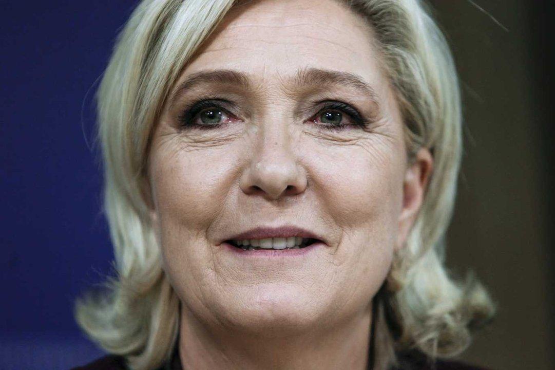 Marine Le Pen lanzoacute su campantildea presidencial en Francia con promesas sobre seguridad y soberaniacutea