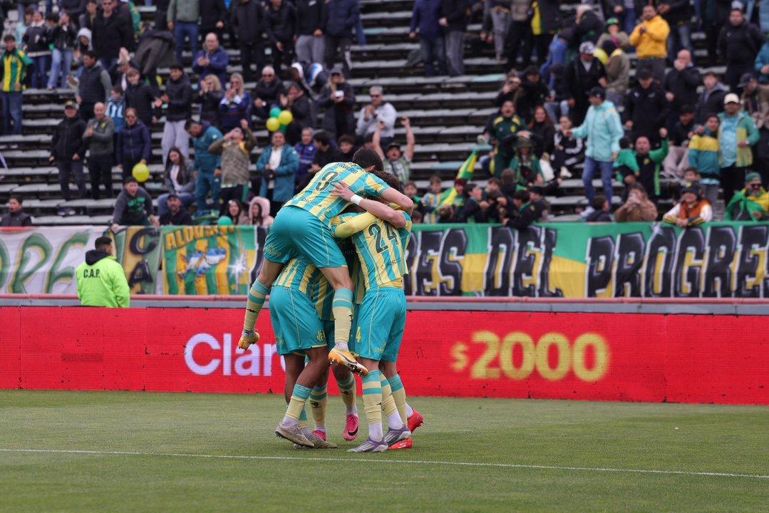 Aldosivi le ganoacute a Belgrano y continuacutea ilusionado con la permanencia en Primera Divisioacuten