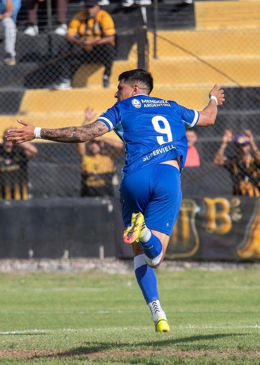 Godoy Cruz goleoacute a Mitre y le puso picante al ascenso en la Primera Nacional