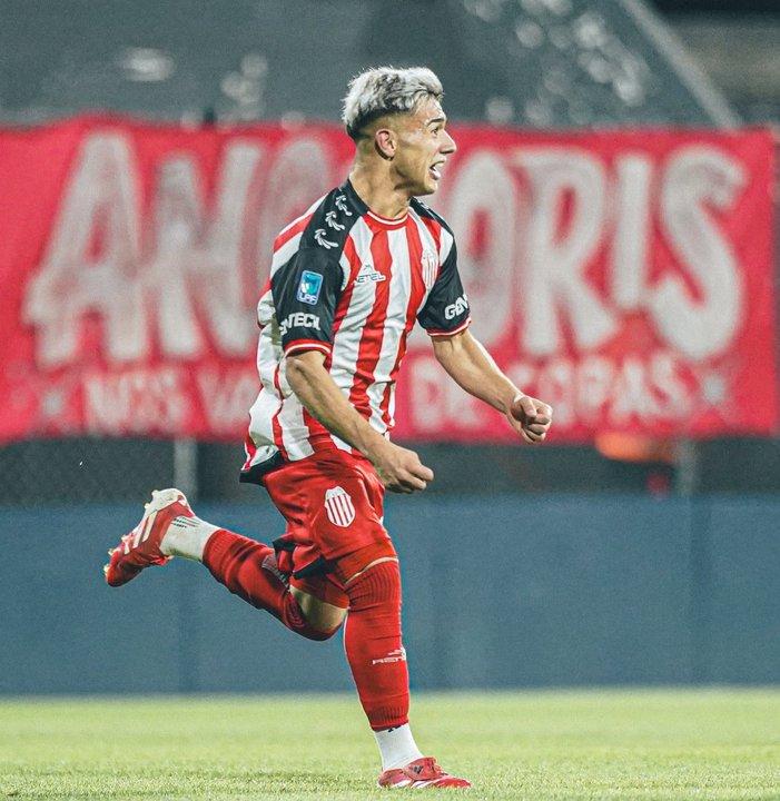 Torneo Clausura- Barracas Central le ganoacute 2-1 a Estudiantes de Riacuteo Cuarto y tiene un pie y medio en los playoffs