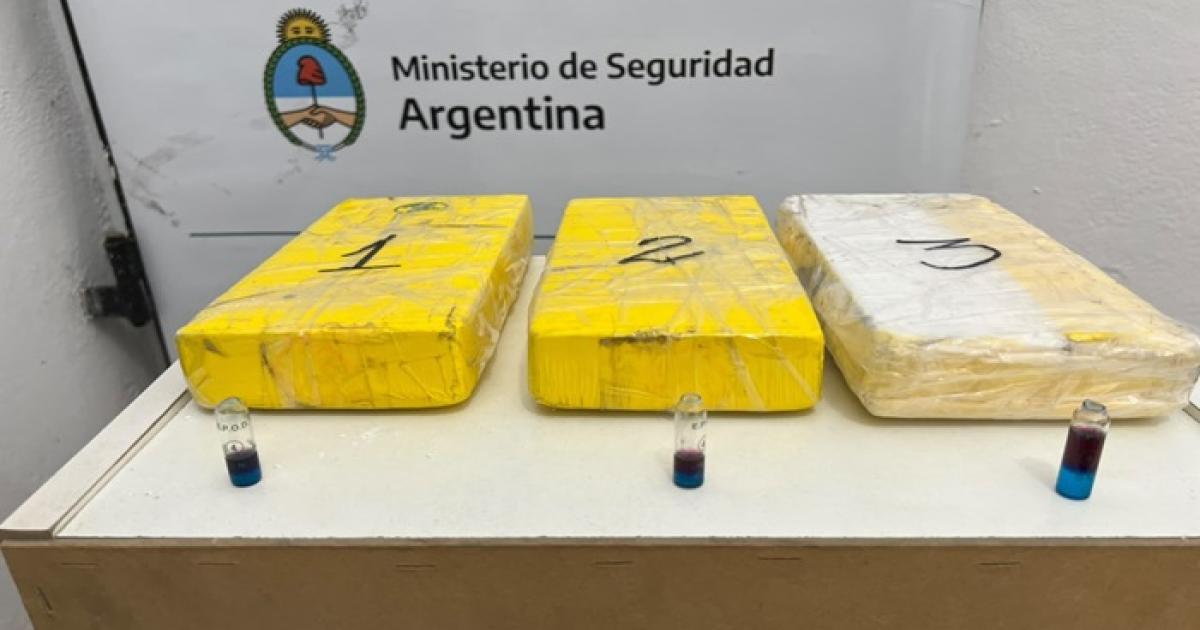 Incautaron maacutes de 3 kilos de cocaiacutena en un oacutemnibus que partioacute desde Jujuy 