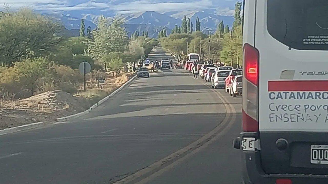 Catamarca- denuncian una semana sin agua y cortan la Ruta 40 por un servicio provincial