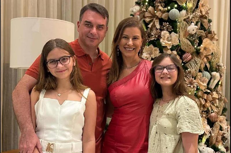 Coacutemo habriacutea viajado Flavio Bolsonaro a los Estados Unidos