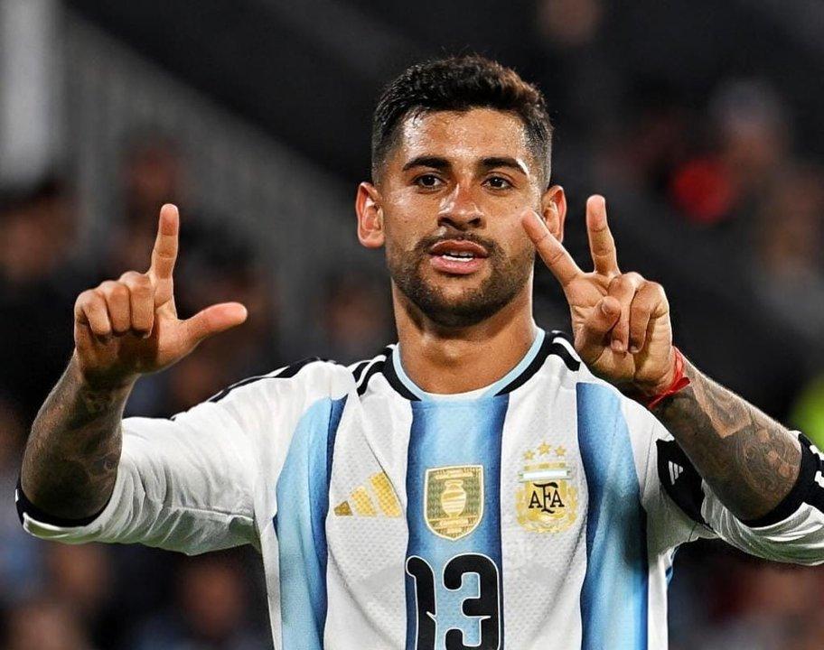 El ldquoCutirdquo Romero eligioacute al sucesor de la 10 de Messi en la Seleccioacuten argentina 