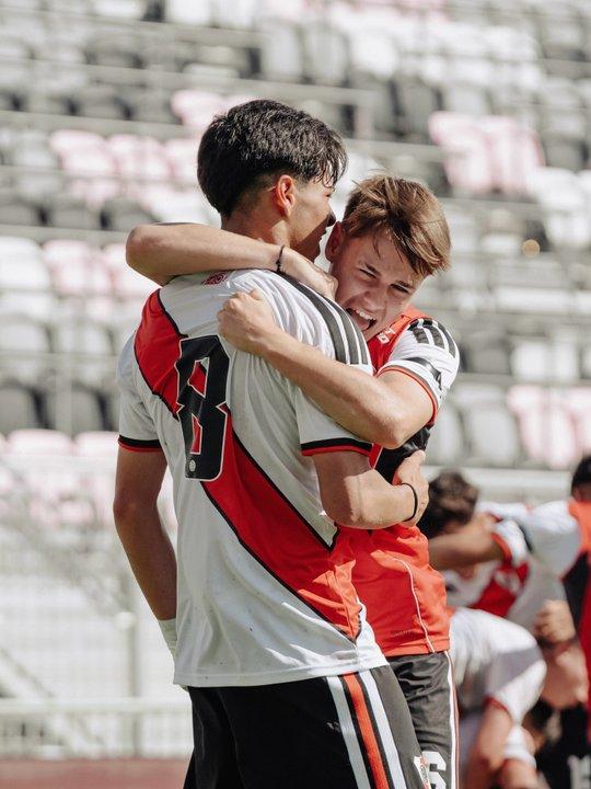Messi Cup- con la derrota de Boca ante Ajax River es el uacutenico argentino en las semifinales