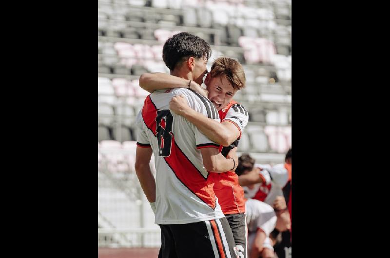 Messi Cup- con la derrota de Boca ante Ajax River es el uacutenico argentino en las semifinales