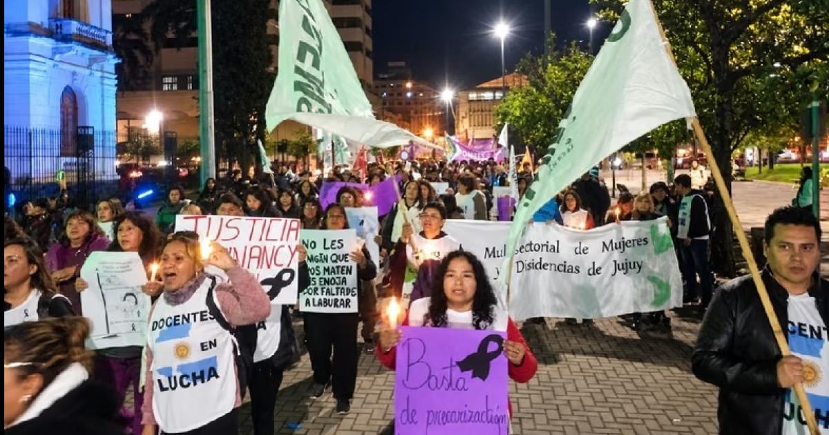 Docentes jujentildeos marcharon para exigir justicia por Nancy Godoy