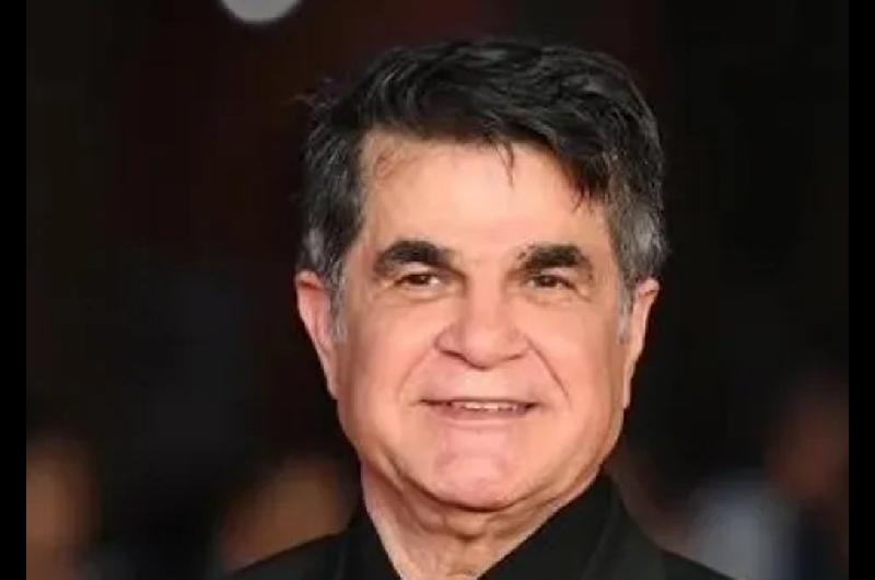Iraacuten condena al cineasta Jafar Panahi a cinco antildeos de prisioacuten y le confisca todos sus bienes