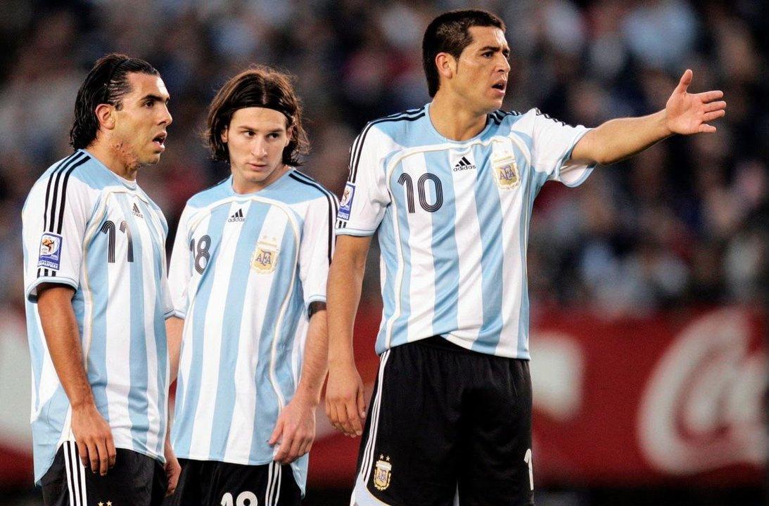 Carlos Teacutevez confirmoacute la presencia de Lionel Messi y Riquelme para su despedida