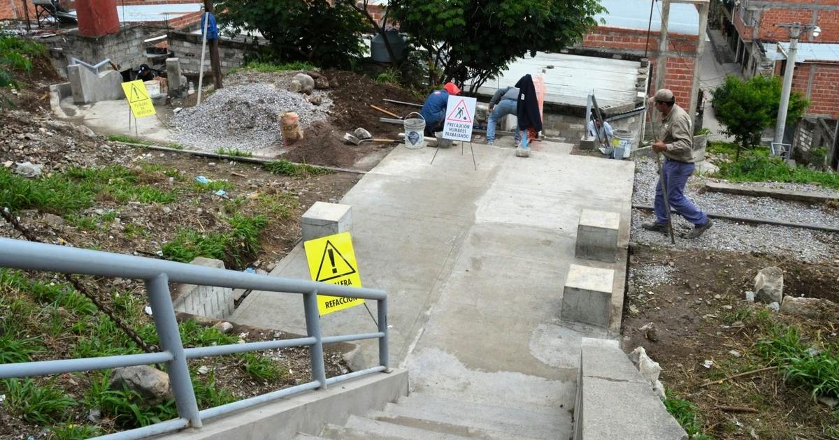 Avanzan obras de mejoramiento de escaleras urbanas en la ciudad