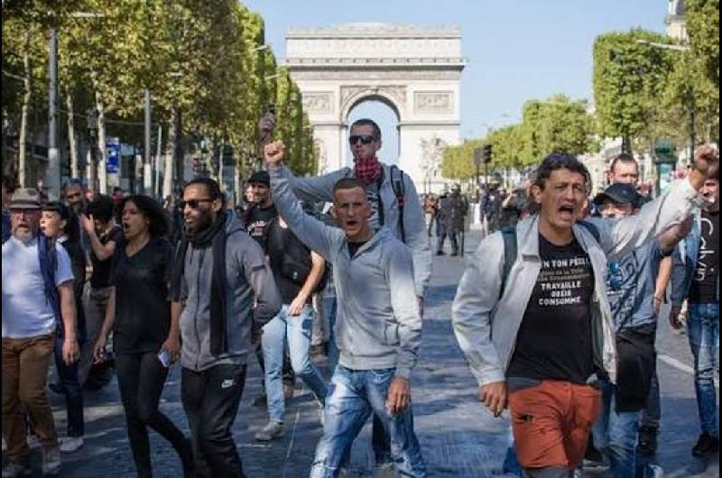 El gobierno franceacutes se prepara para otro saacutebado de alto riesgo