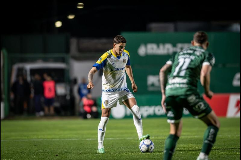 Rosario Central vencioacute agoacutenicamente a Sarmiento con un doblete de Gastoacuten Aacutevila
