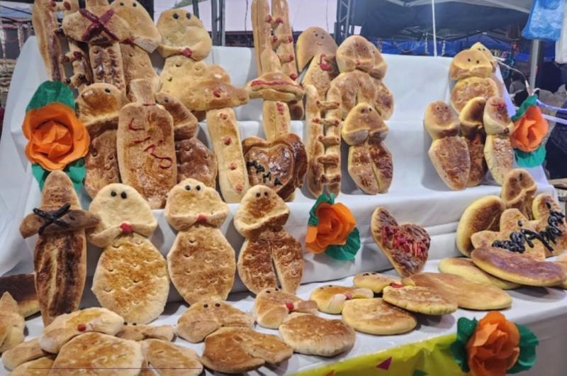 Abrioacute la tradicional Feria de las Ofrendas como antesalaal Diacutea de los Fieles Difuntos