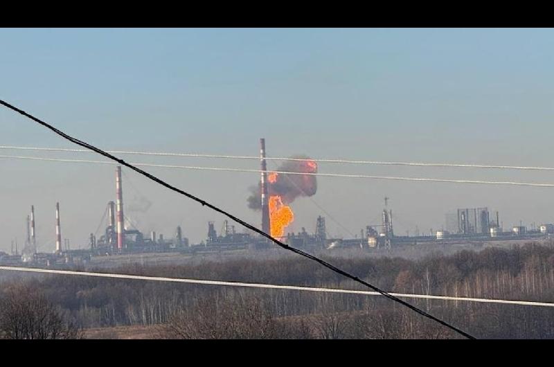 Ataques cruzados con drones golpean la infraestructura energeacutetica de Ucrania y refineriacuteas en Rusia