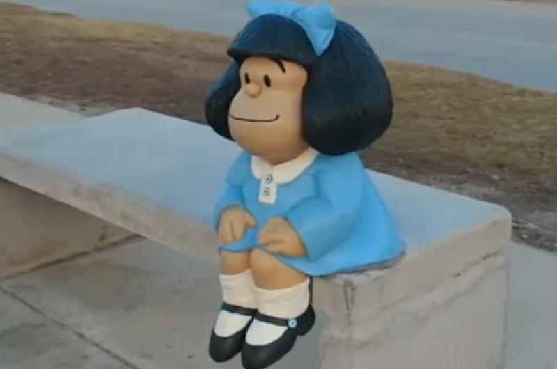 Inauguraron una escultura de Mafalda en barrio Alto Comedero - Vimarsana News