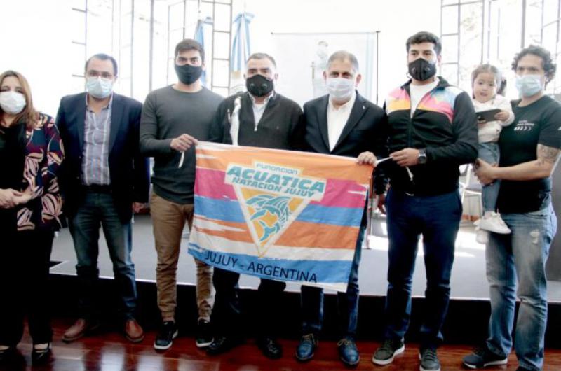 El Intendente entregó la estatuilla de reconocimiento a la familia de Alicia Plaza :: Diario Pregon de Jujuy - Vimarsana News