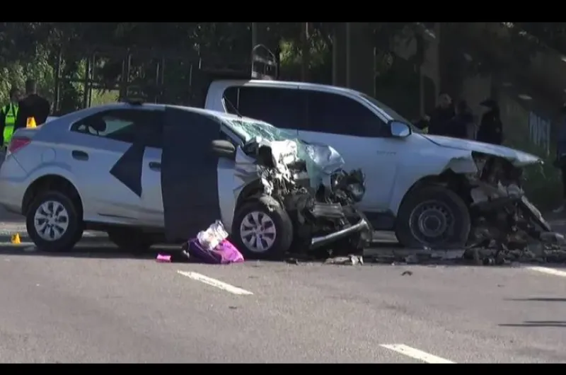 Choque frontal entre un auto y una camioneta, dos muertos en Ruta 66