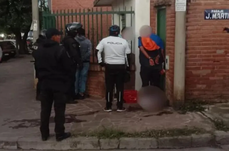 Cuatro detenidos tras una violenta pelea a golpes de puño y con botellas en plena calle