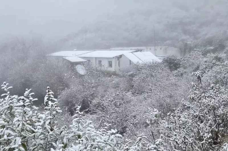 Mucho frío y la nieve que cubrió de blanco a Molulo