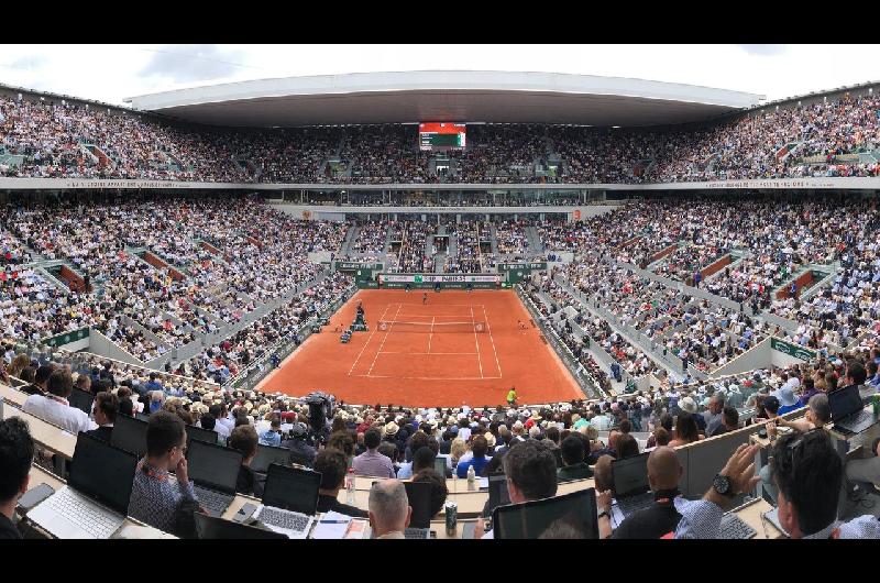 Un entrenador argentino abandonó a su jugador tras perder en Roland Garros y estalló la polémica