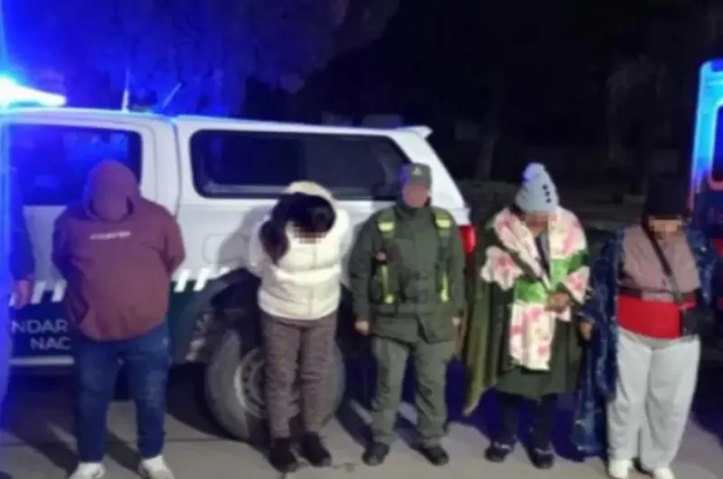 Detuvieron a cuatro pasajeros de un colectivo con cocaína ingerida