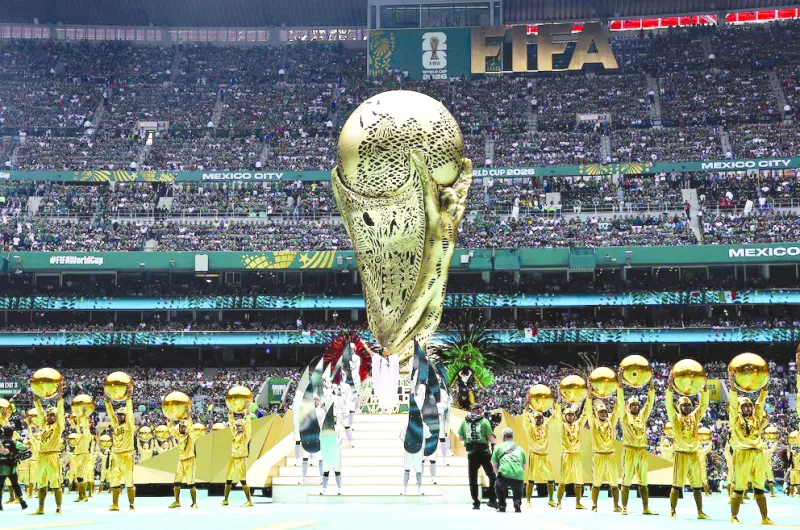 Brillo y color en la ceremonia inaugural en el estadio Azteca
