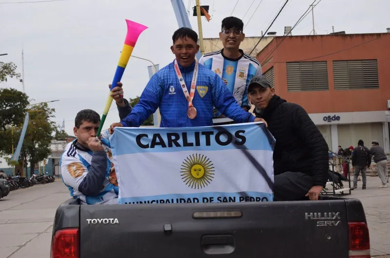 Carlitos Isasmendi fue recibido en San Pedro con gran algarabía
