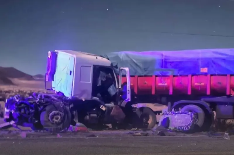 Un muerto y un herido tras un brutal choque frontal de camiones en Ruta 52