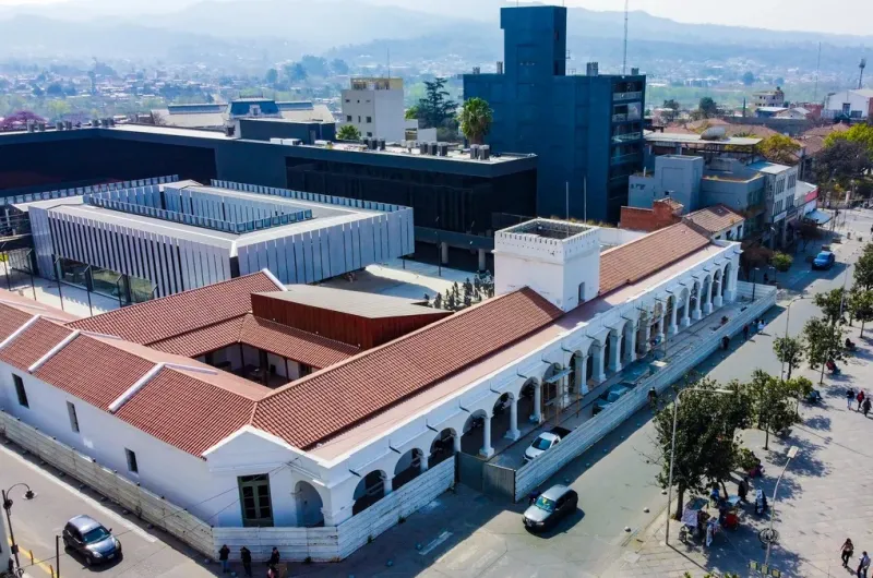 Celebración del Día de la Independencia con música, danza y tradición
