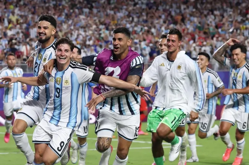 Argentina sufrió, reaccionó en el alargue y está en semifinales
