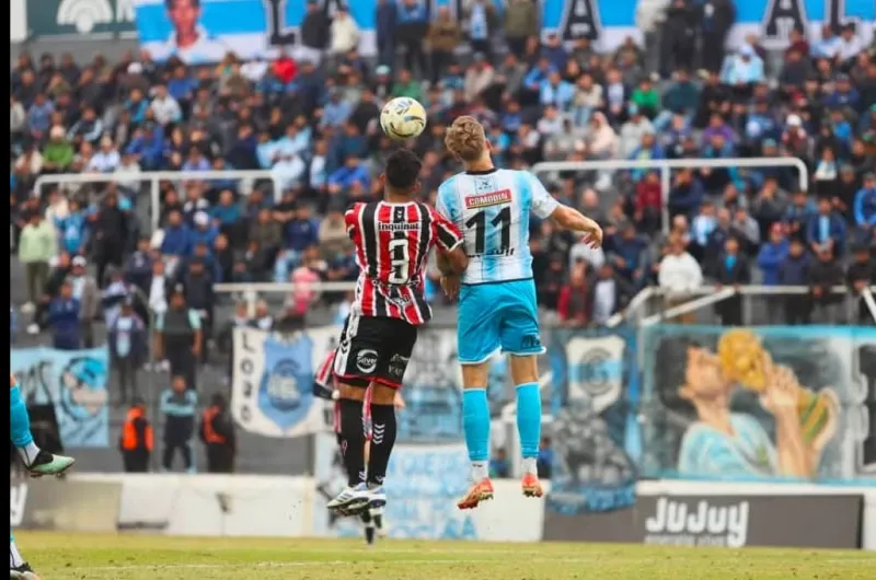Gimnasia rescató el empate ante Chacarita