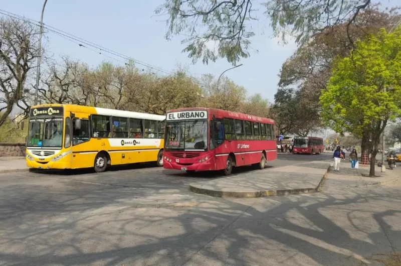 Choferes denuncian deudas, despidos y persecución en el transporte urbano de pasajeros